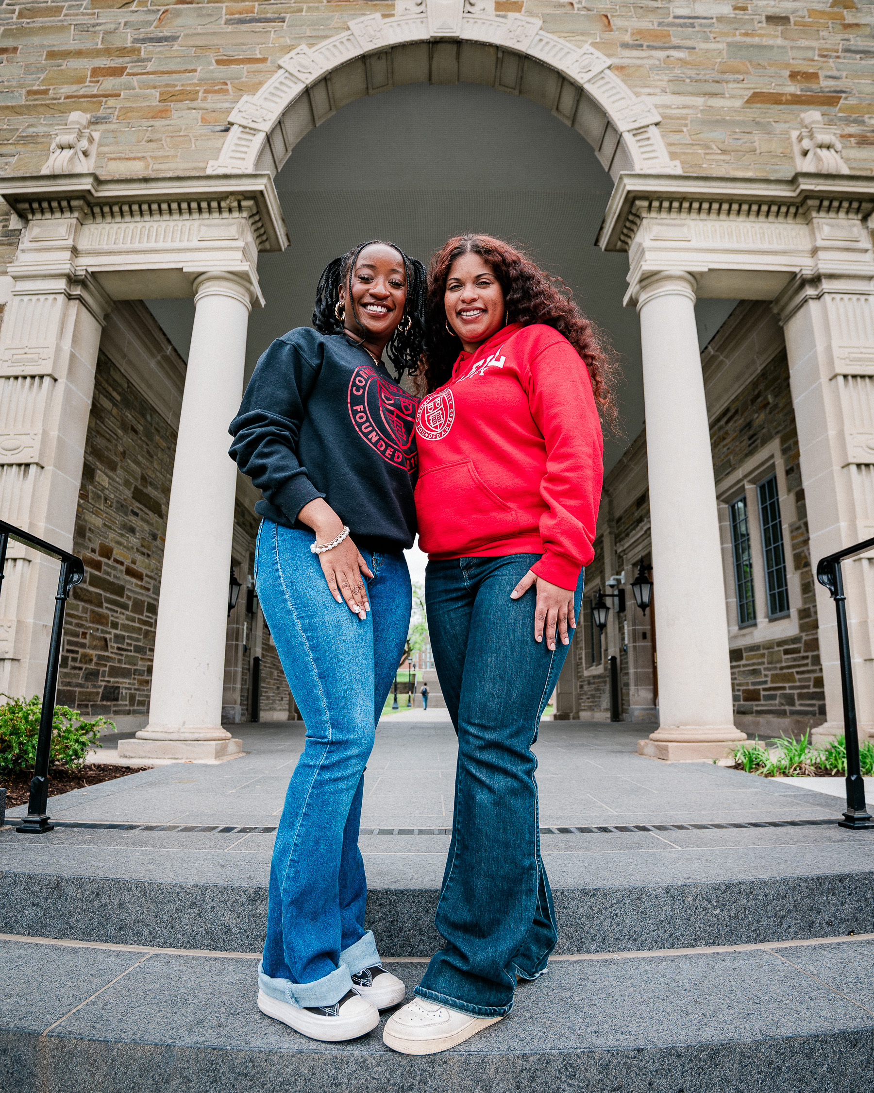 Seniors pose by Balch arches