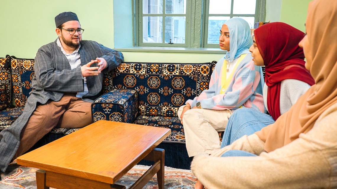 Chaplain Numan Dugmeoglu, left, meets with Laila Salih ’25, Zainab Talha ’27 and Rahma Abdullah ’26 in one of the Diwan Center for Muslim Life’s new spaces on the third floor of Anabel Taylor Hall.