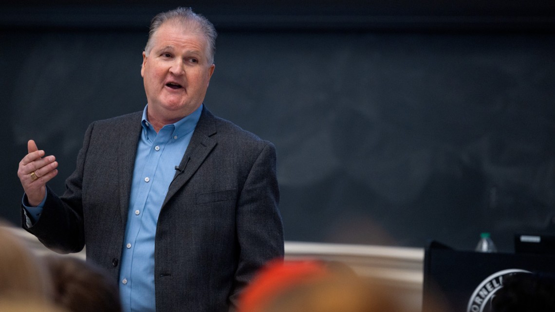 Coach Schafer ’86 imparts hockey-infused wisdom in ‘Last Lecture’