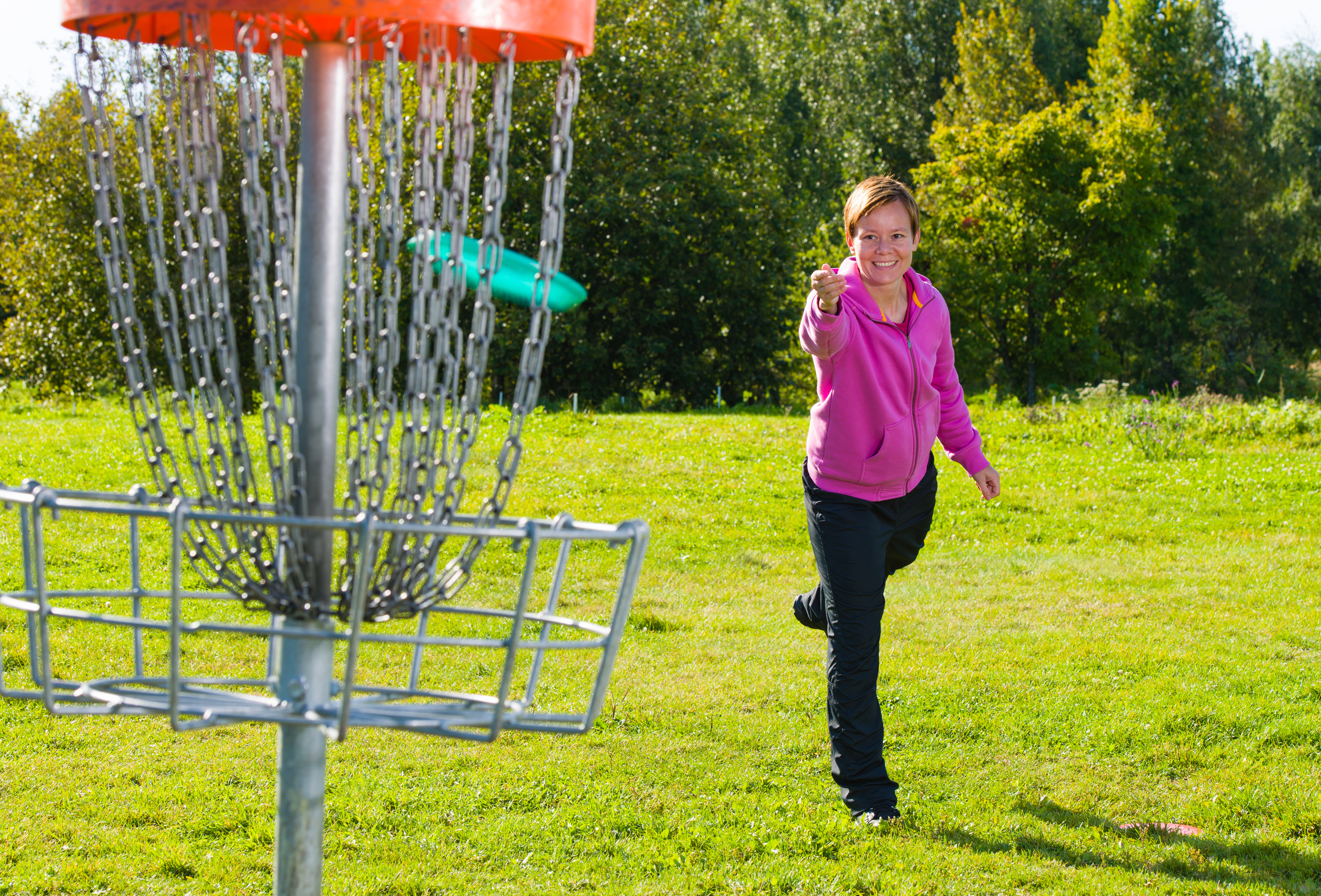 A woman playing Disc Golf