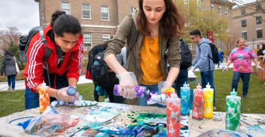 Students tie dying outside