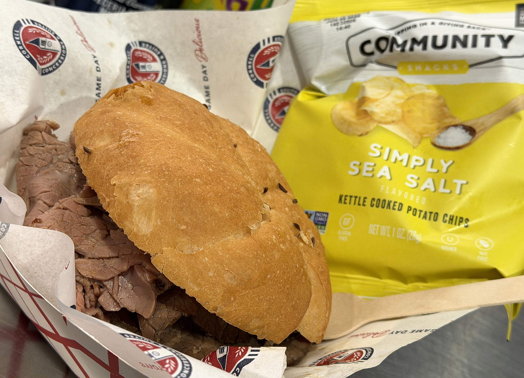 Thinly sliced roast beef on a kimmelweck roll with a bag of chips