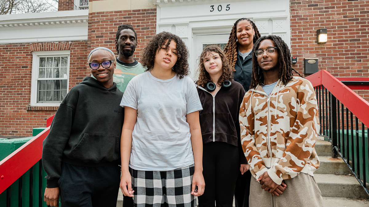 BSU students pose in front of Southside Community Center